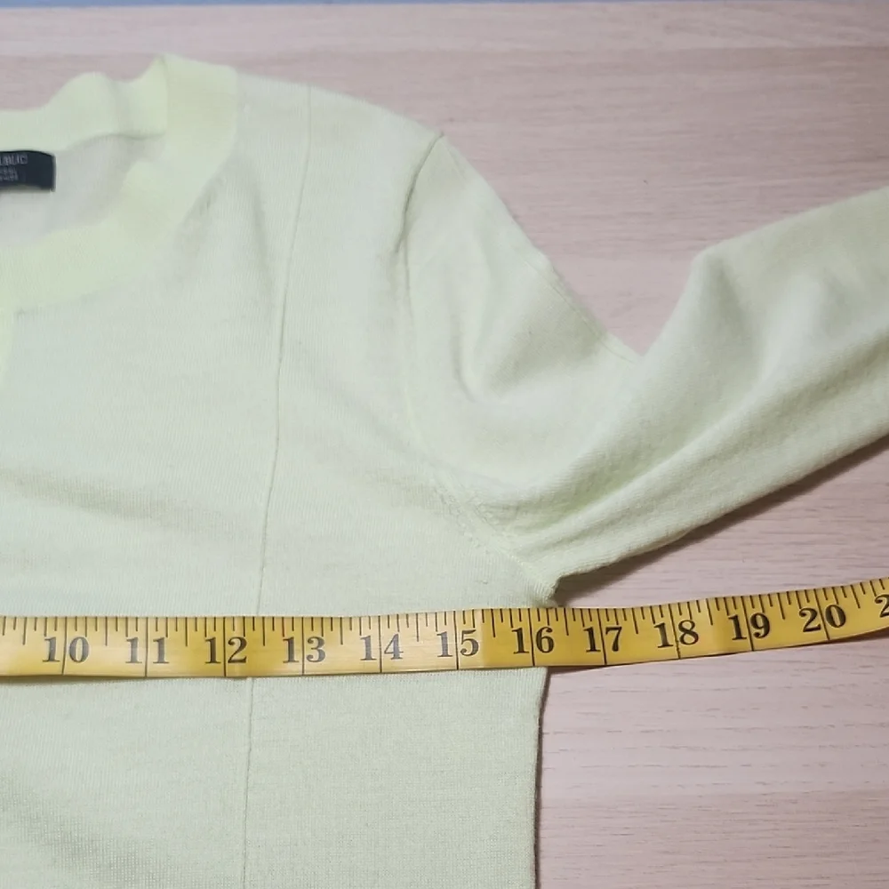 BANANA REPUBLIC Pastel lime green 100% Extra fine Merino wool cardigan - Picture 8 of 9